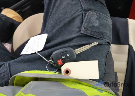 2015 Toyota Rav4 Xle z USA, uszkodzony, nr VIN 2T3RFREV4FW362416